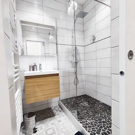 2 Bedroom, 4-6 Pers., 5min To The Beach, Wifi, Ac Nizza